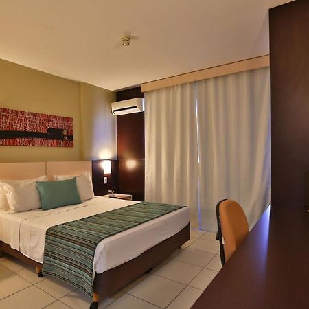 Comfort Hotel Гояния Экстерьер фото