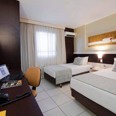 Comfort Hotel Гояния Экстерьер фото