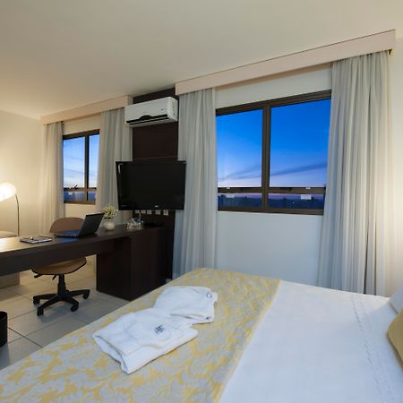 Comfort Hotel Гояния Экстерьер фото