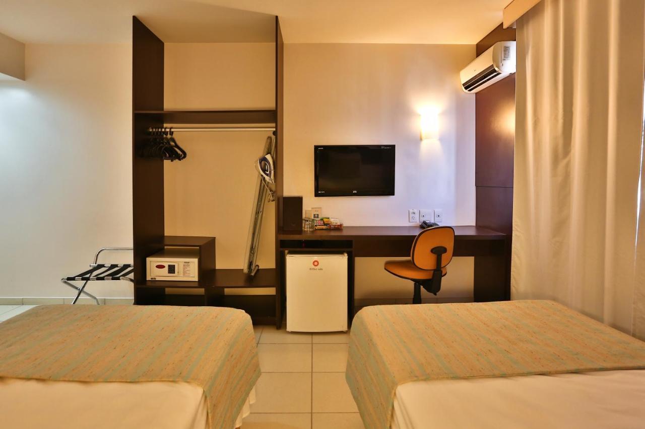 Comfort Hotel Гояния Экстерьер фото
