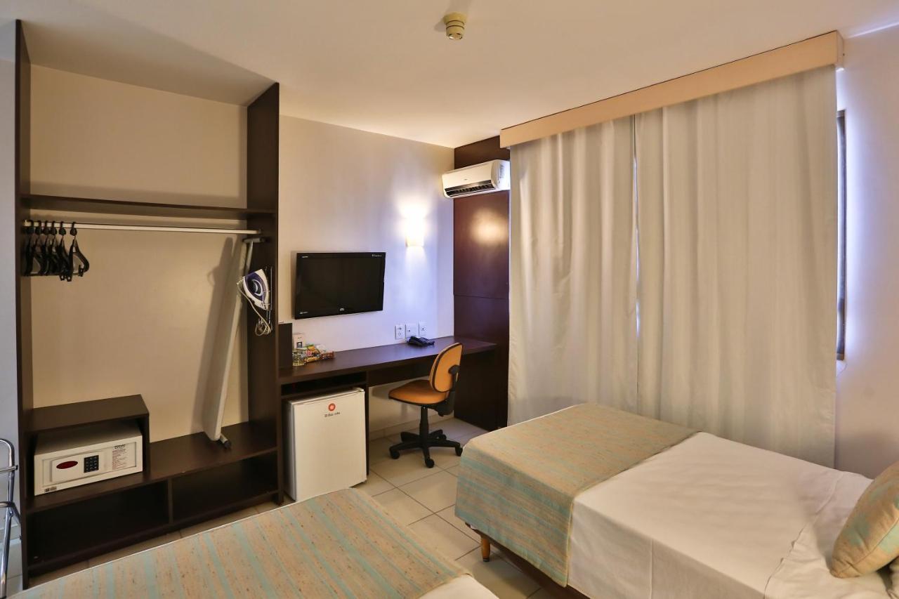 Comfort Hotel Гояния Экстерьер фото