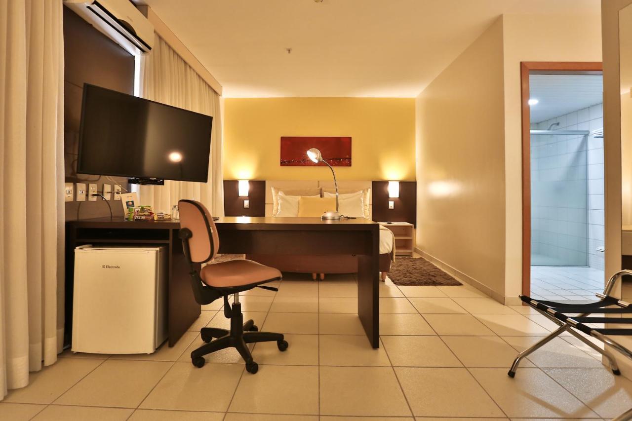 Comfort Hotel Гояния Экстерьер фото