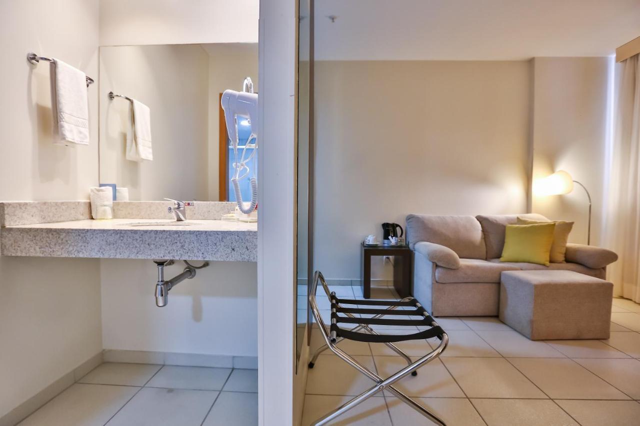 Comfort Hotel Гояния Экстерьер фото