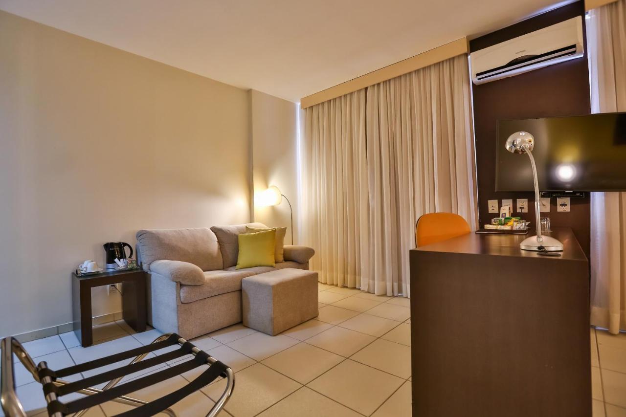Comfort Hotel Гояния Экстерьер фото