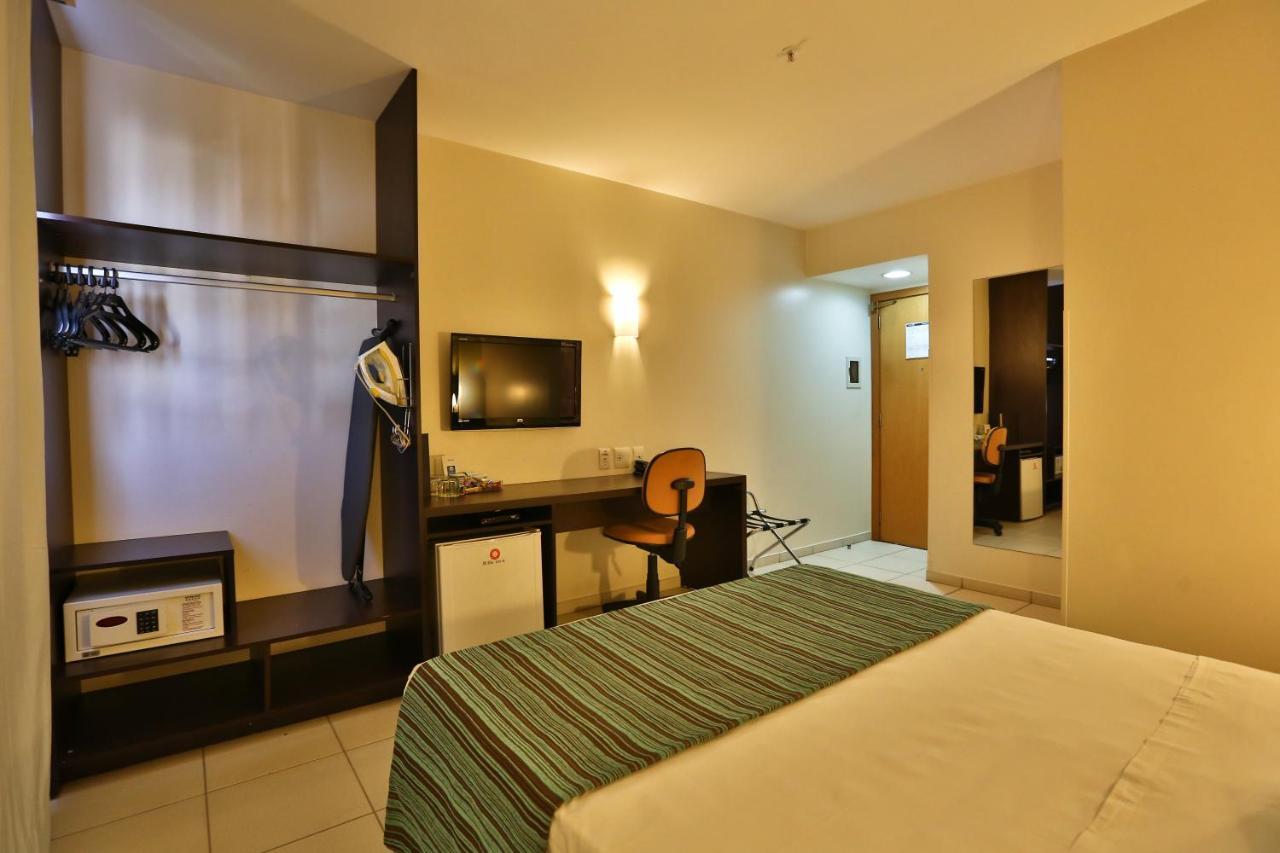 Comfort Hotel Гояния Экстерьер фото