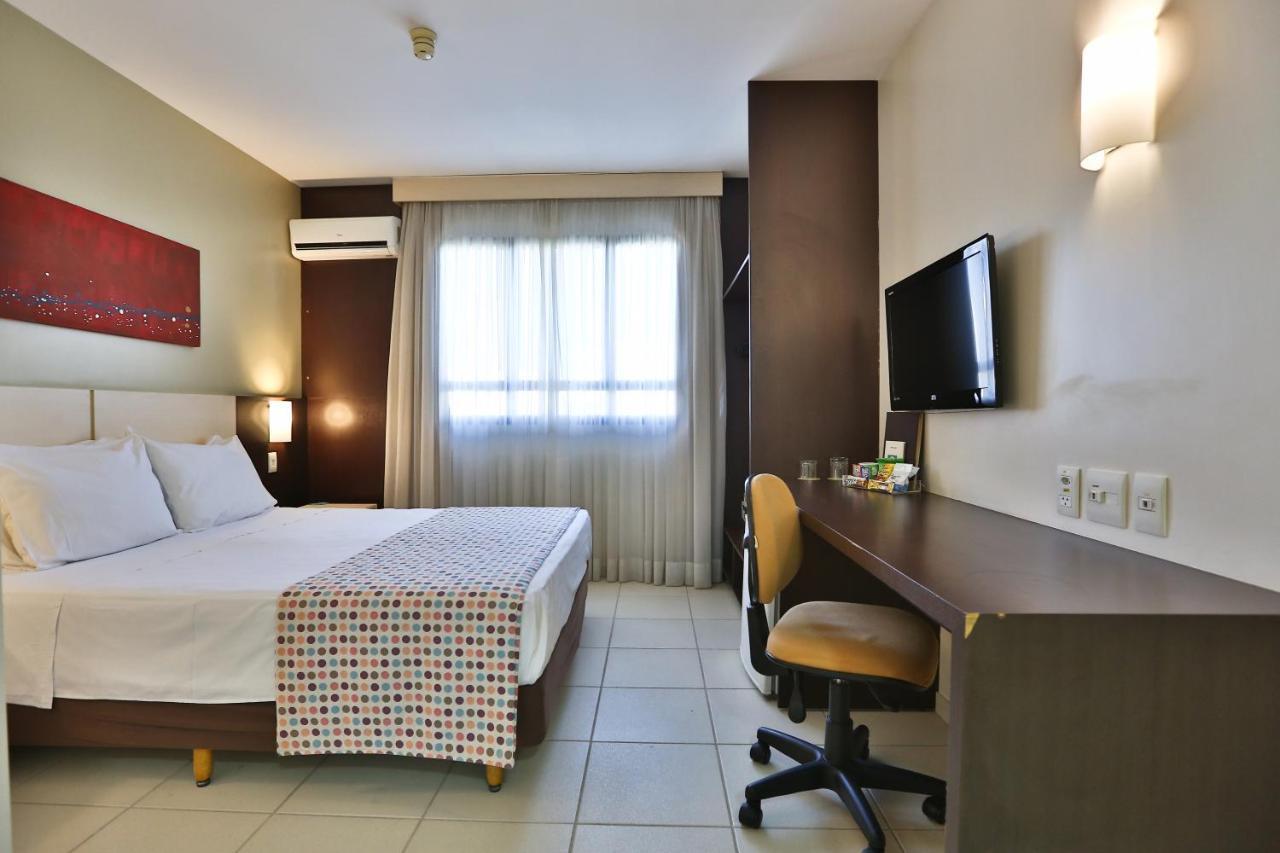 Comfort Hotel Гояния Экстерьер фото