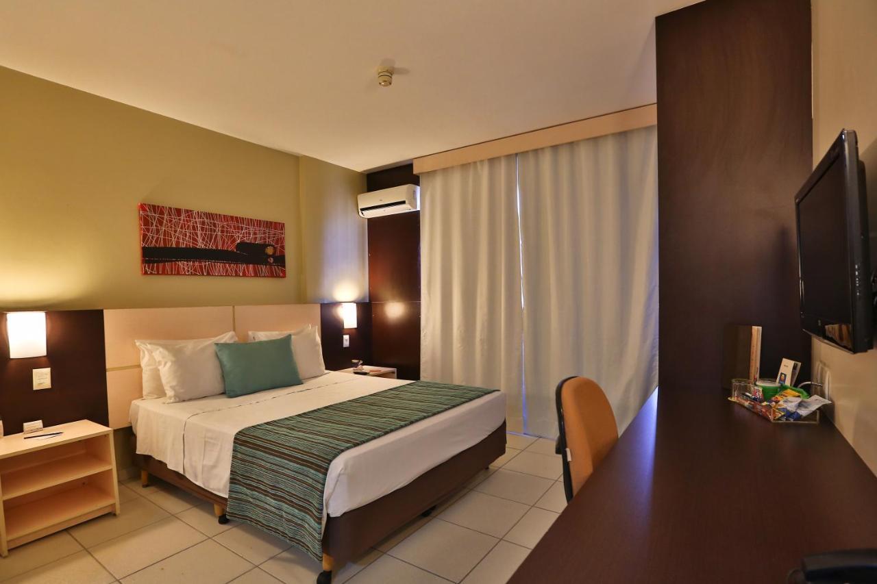 Comfort Hotel Гояния Экстерьер фото