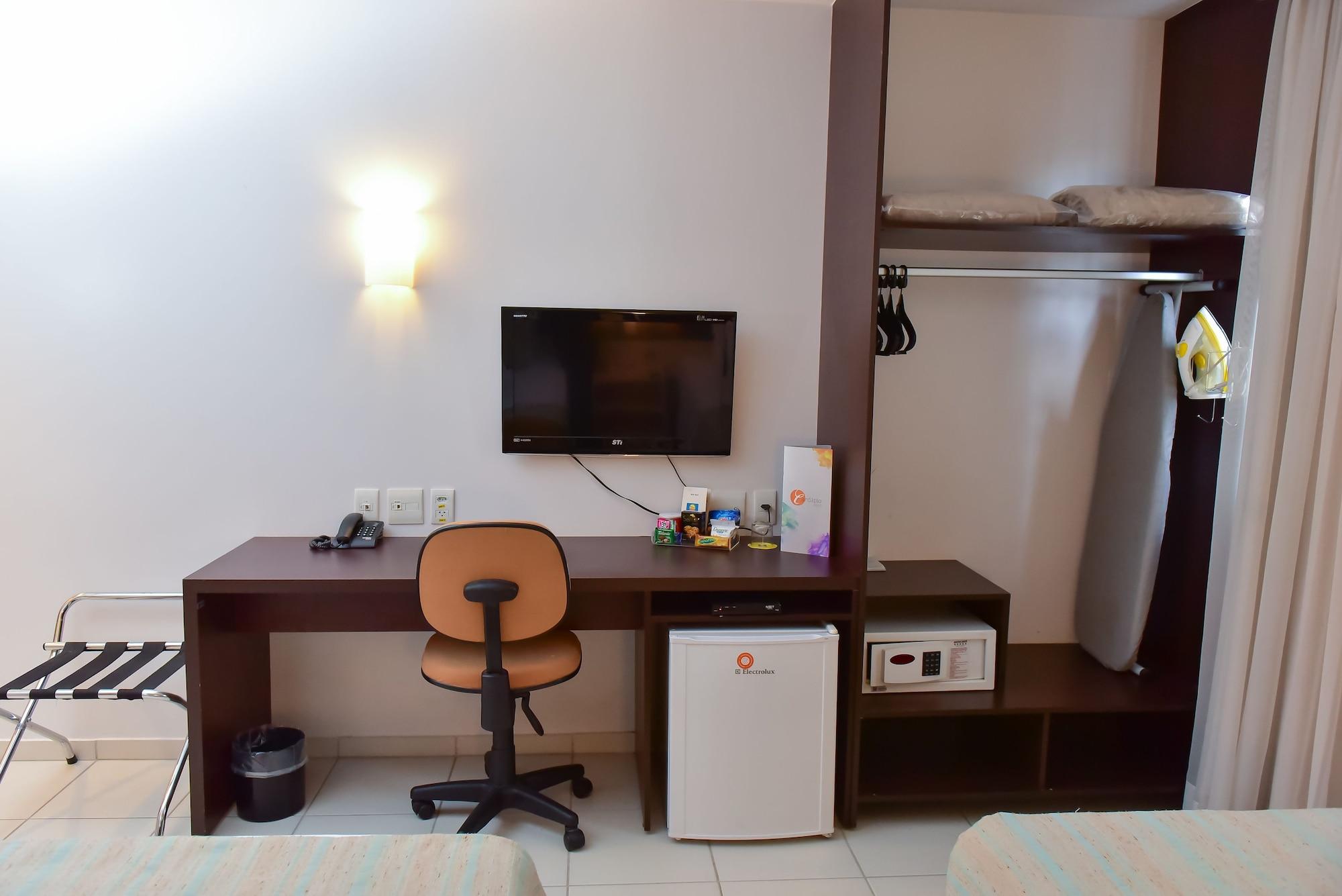 Comfort Hotel Гояния Экстерьер фото