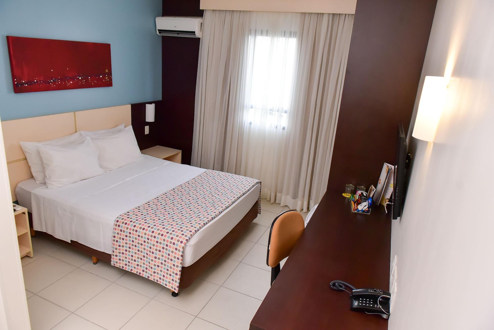 Comfort Hotel Гояния Экстерьер фото