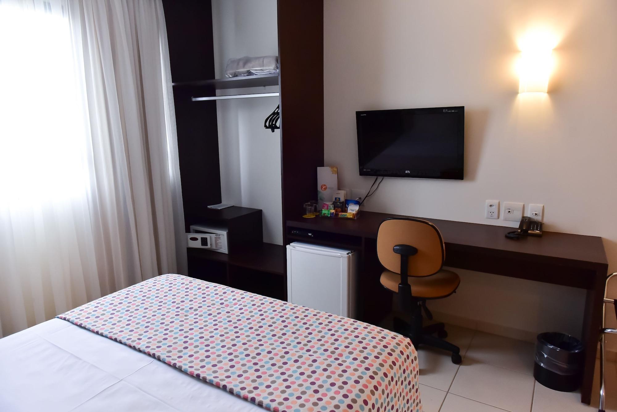 Comfort Hotel Гояния Экстерьер фото