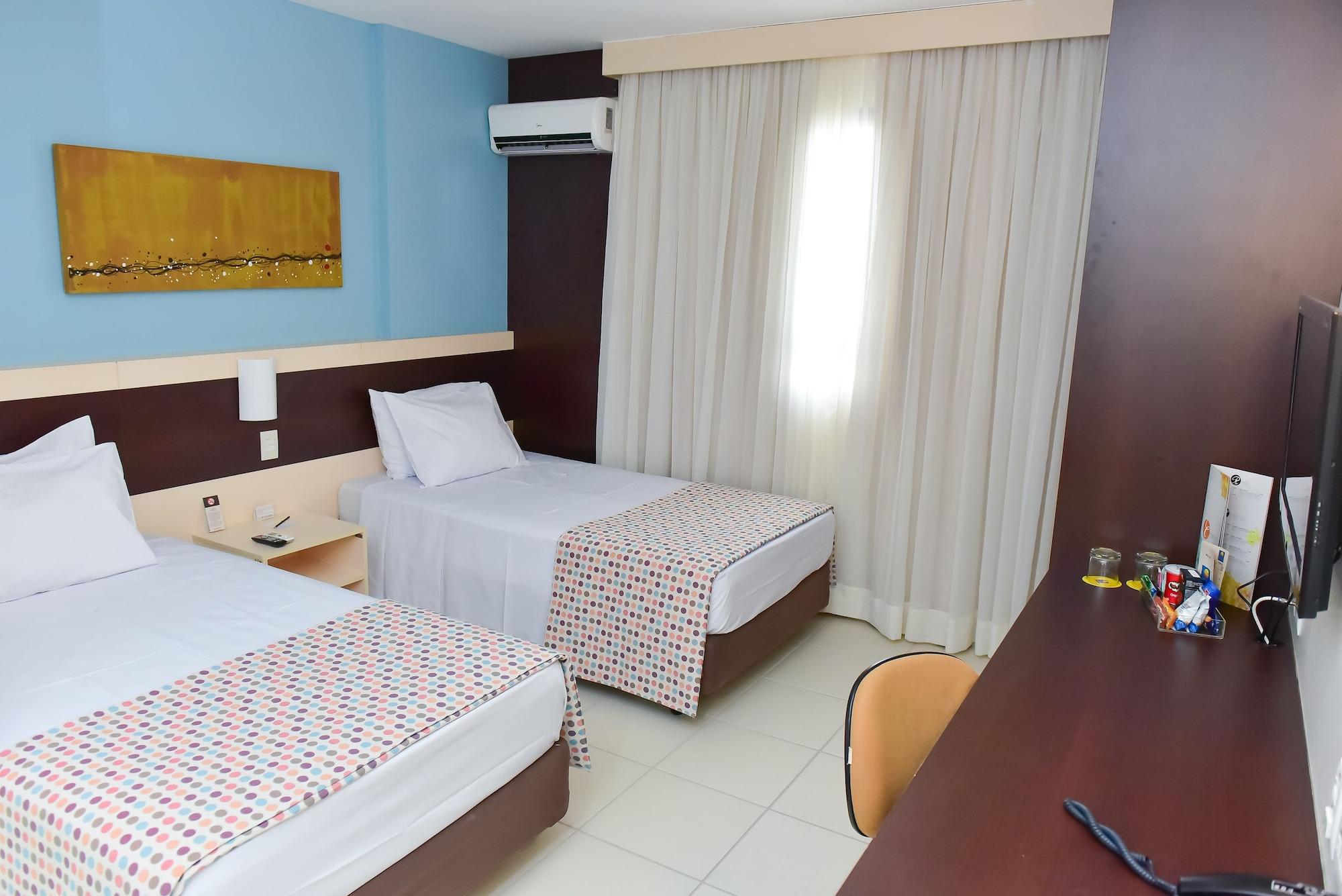 Comfort Hotel Гояния Экстерьер фото
