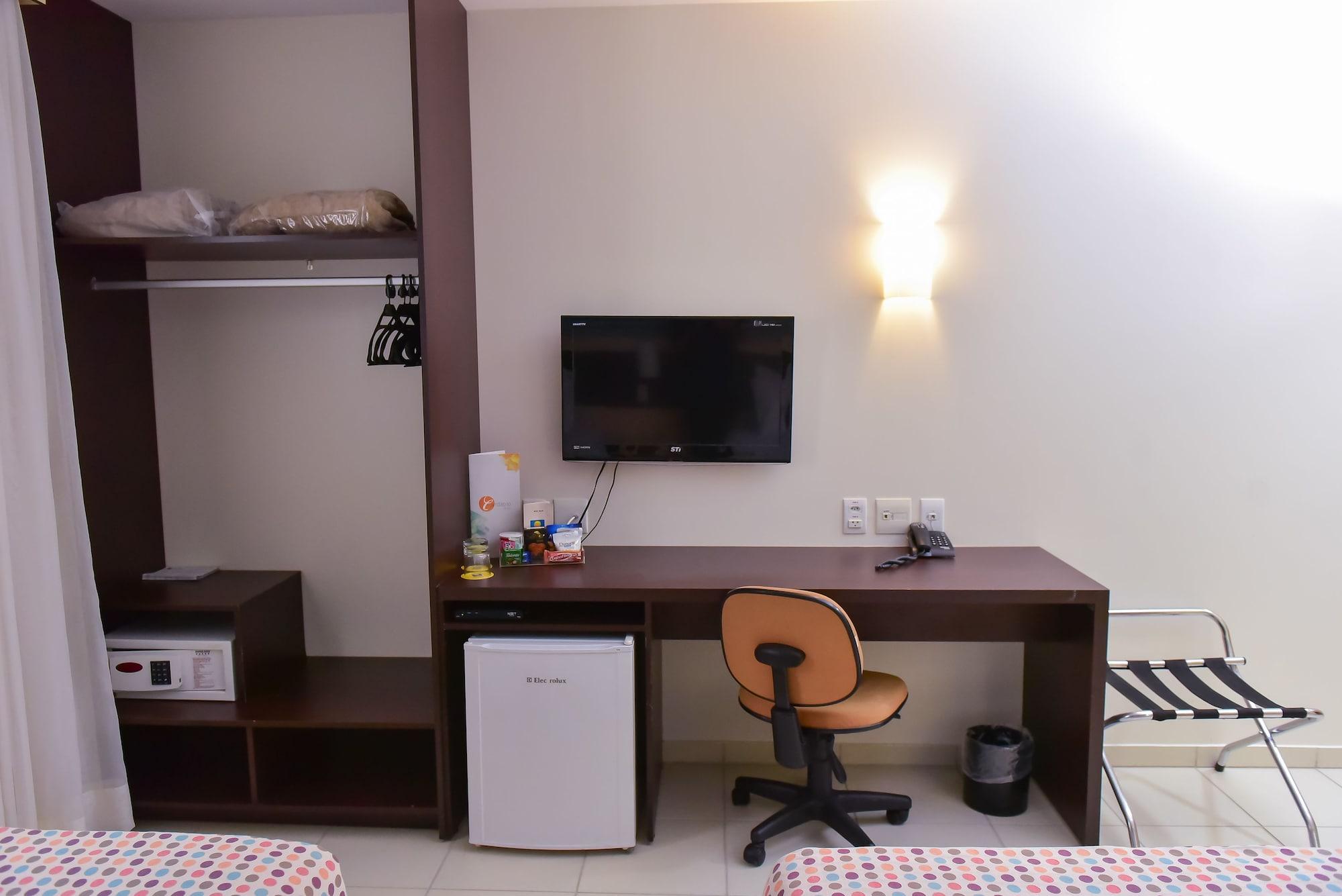 Comfort Hotel Гояния Экстерьер фото