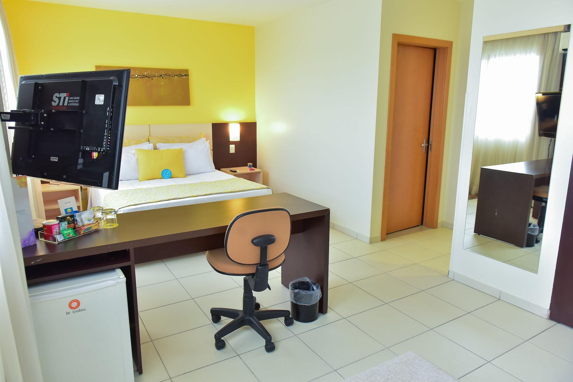 Comfort Hotel Гояния Экстерьер фото