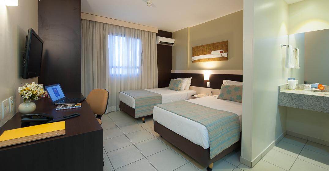 Comfort Hotel Гояния Экстерьер фото