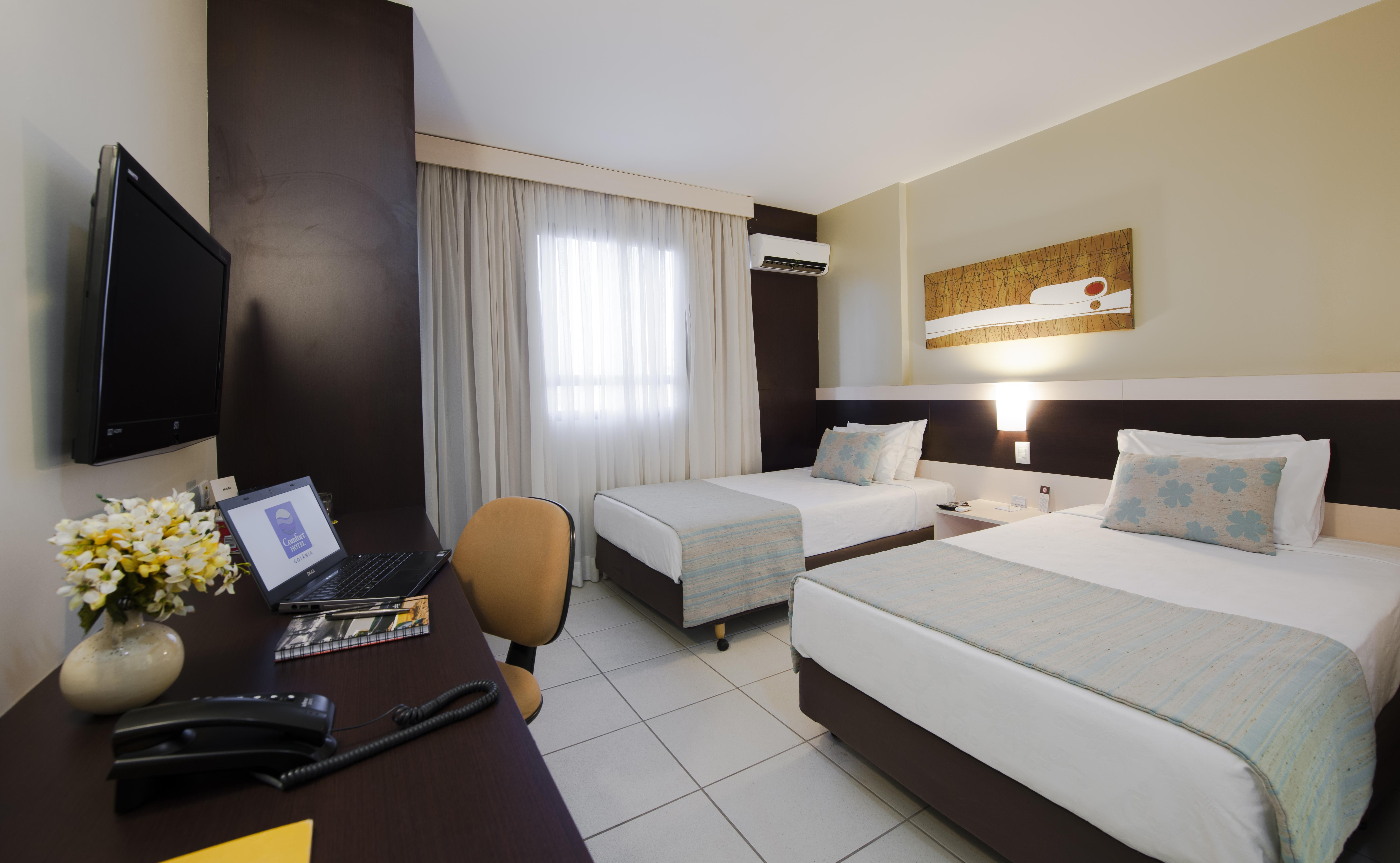 Comfort Hotel Гояния Экстерьер фото