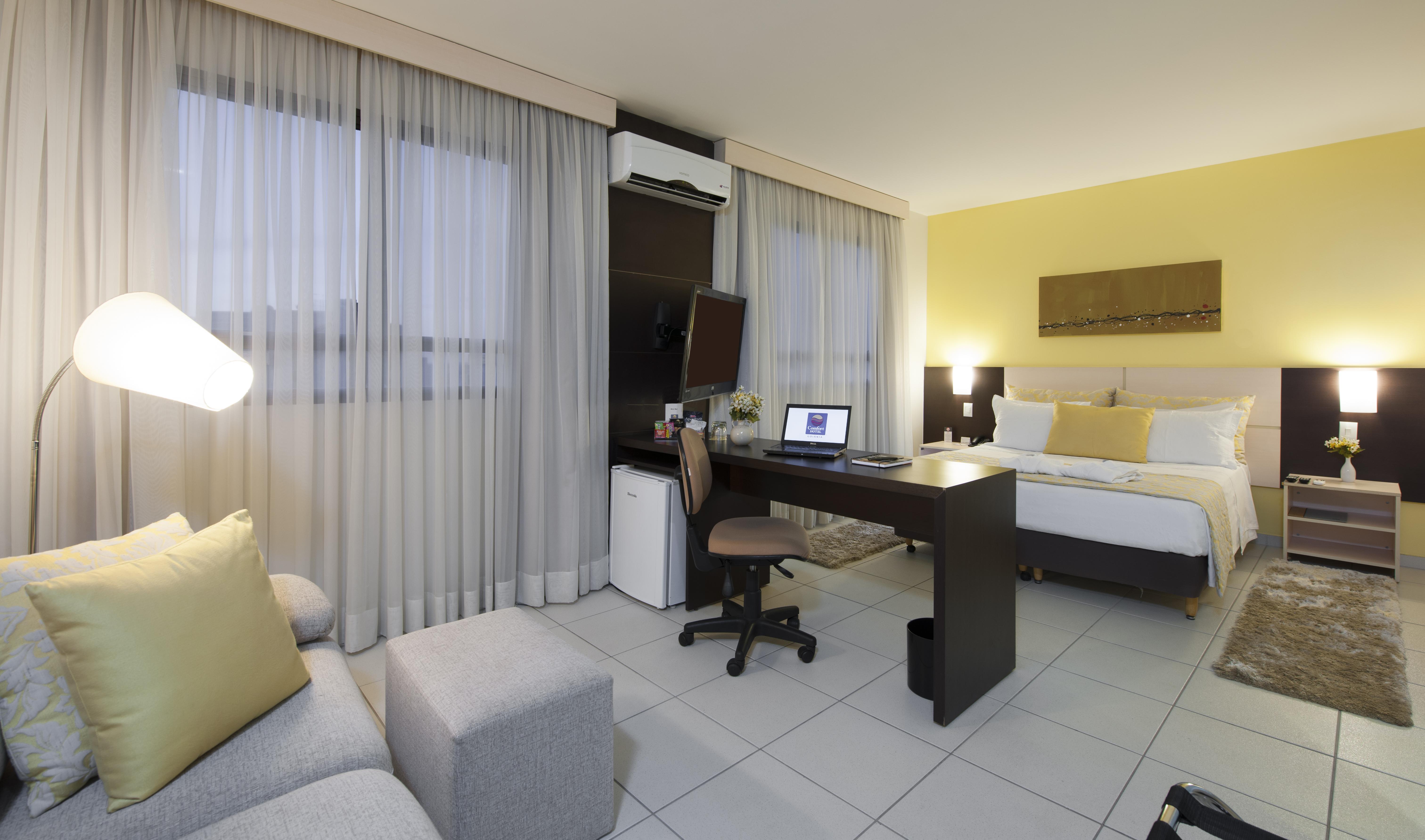 Comfort Hotel Гояния Экстерьер фото