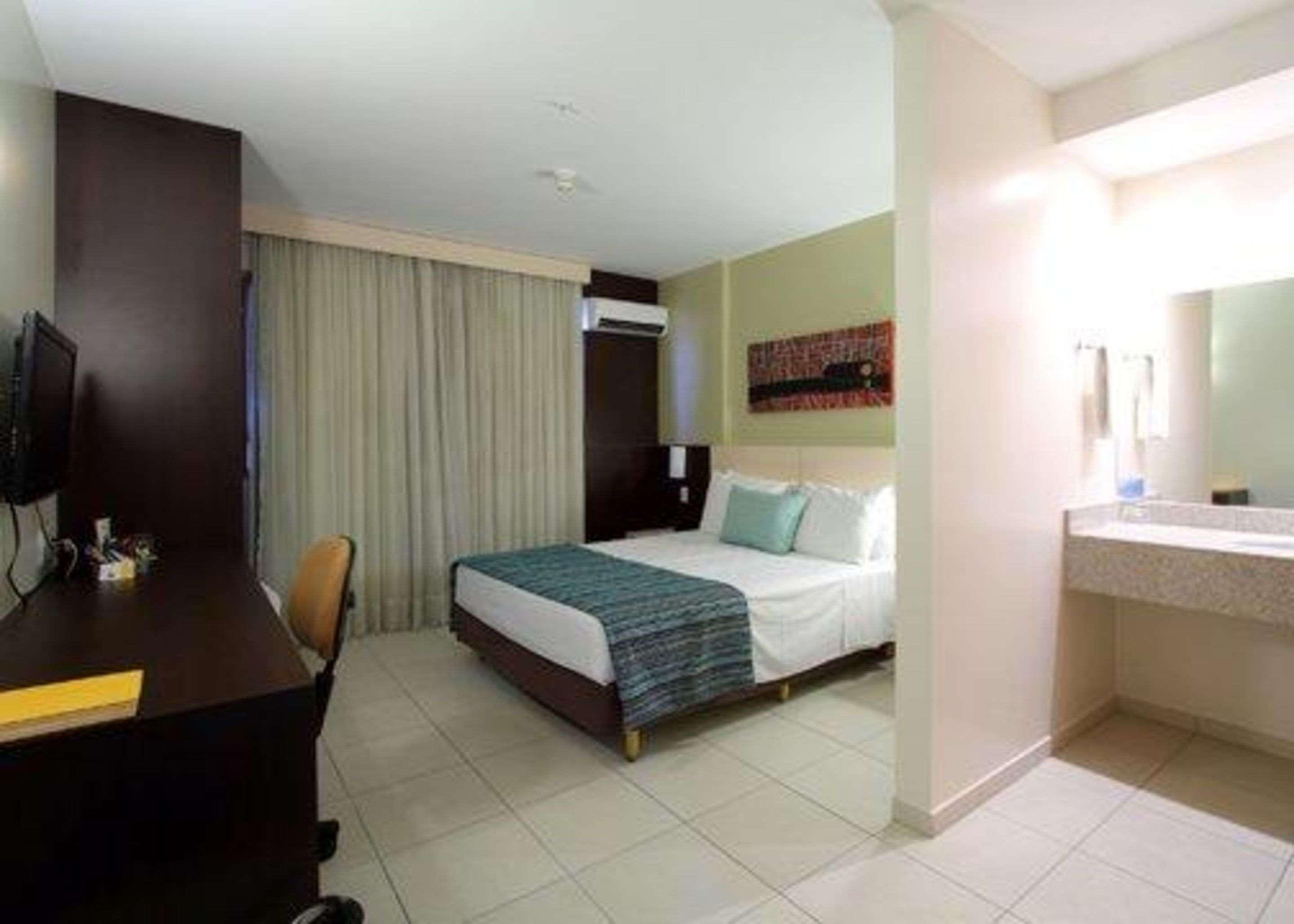 Comfort Hotel Гояния Экстерьер фото
