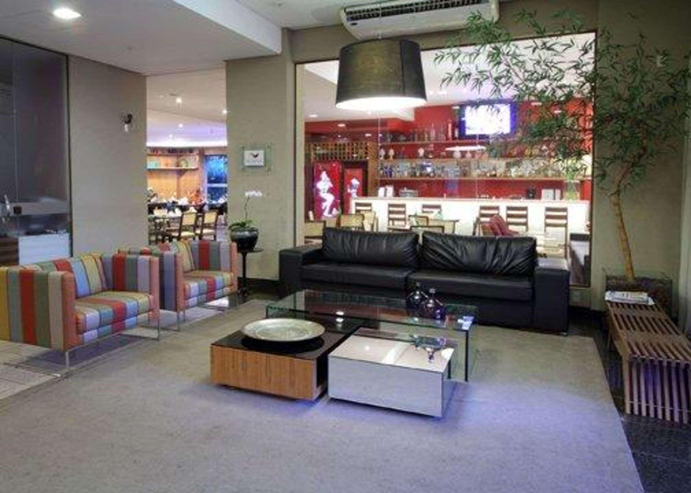 Comfort Hotel Гояния Экстерьер фото