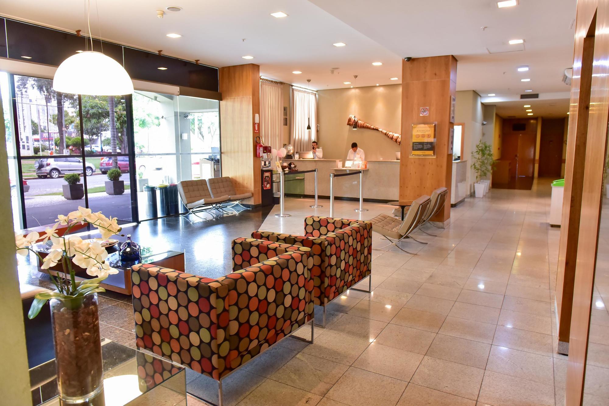 Comfort Hotel Гояния Экстерьер фото